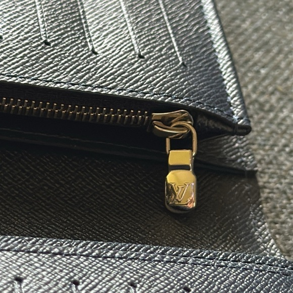 NEW Louis Vuitton Brazza Wallet in Marine Color - Picture 4 of 12